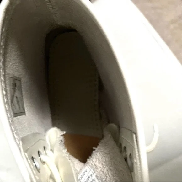 Dr. Martens White Ankle Boots Timeless Style - Picture 9 of 10